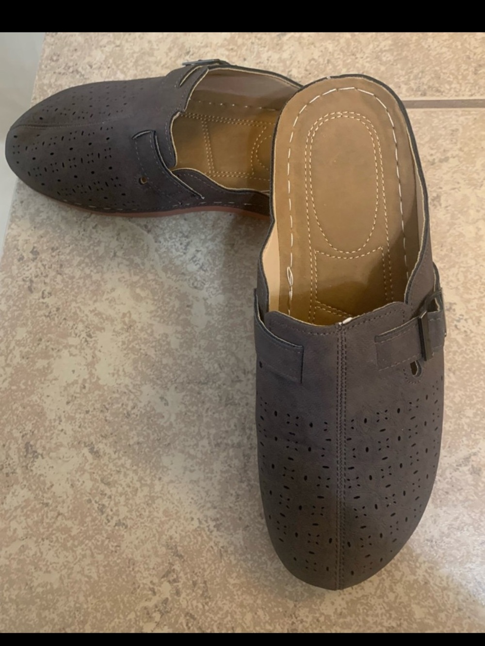 Womens Brown Sandals, Casual Hollow Solid, Buckle Strap Deco. Close Toe. (9)